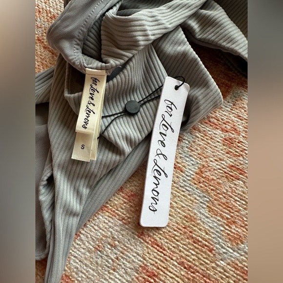 NWT For Love & Lemons Rib Keyhole Bodysuit gray size small - Picture 3 of 7